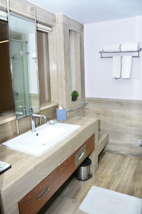Quality Inn גורגאון מראה חיצוני תמונה